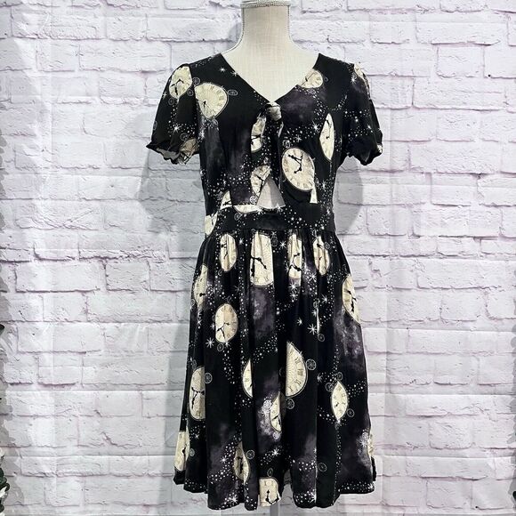 Disney‎ Peter Pan Clock Tie Front Cutout Dress Short Sleeve Retro Size Medium - Picture 2 of 13